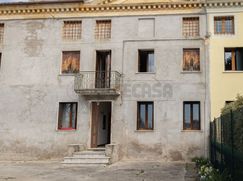 Casa Bi/Trifamiliare in Residenziale