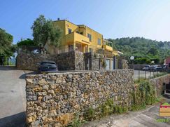 Casa Bi/Trifamiliare in Residenziale