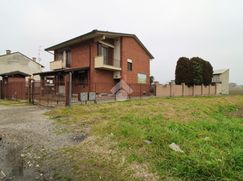 Casa Bi/Trifamiliare in Residenziale