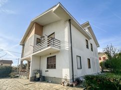 Casa Bi/Trifamiliare in Residenziale
