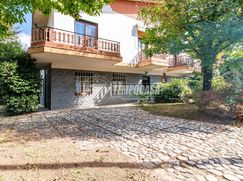 Casa Bi/Trifamiliare in Residenziale