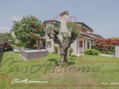 Casa Bi/Trifamiliare in Residenziale