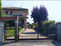 Casa Bi/Trifamiliare in Residenziale