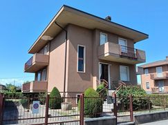 Casa Bi/Trifamiliare in Residenziale