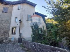 Casa Bi/Trifamiliare in Residenziale