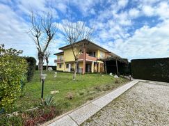 Casa Bi/Trifamiliare in Residenziale