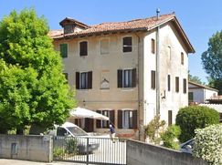 Casa Bi/Trifamiliare in Residenziale