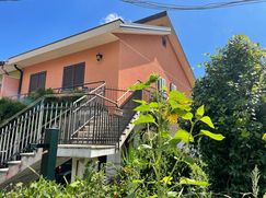 Casa Bi/Trifamiliare in Residenziale