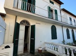 Casa Bi/Trifamiliare in Residenziale