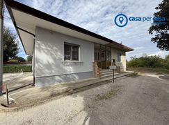 Casa Bi/Trifamiliare in Residenziale