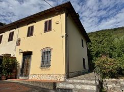 Casa Bi/Trifamiliare in Residenziale