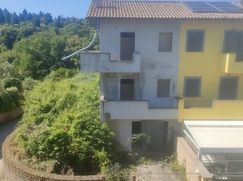 Casa Bi/Trifamiliare in Residenziale