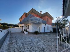 Casa Bi/Trifamiliare in Residenziale