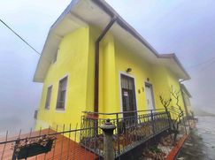 Casa Bi/Trifamiliare in Residenziale