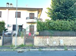 Casa Bi/Trifamiliare in Residenziale
