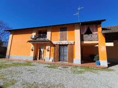 Casa Bi/Trifamiliare in Residenziale
