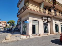 Negozio/Locale commerciale in Commerciale