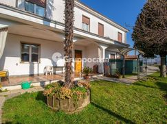 Casa Bi/Trifamiliare in Residenziale