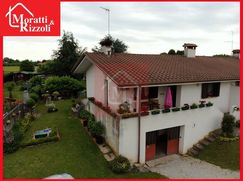 Casa Bi/Trifamiliare in Residenziale