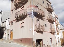 Casa Bi/Trifamiliare in Residenziale