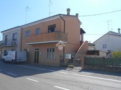 Casa Bi/Trifamiliare in Residenziale