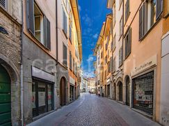 Negozio/Locale commerciale in Commerciale
