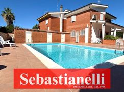 Casa Bi/Trifamiliare in Residenziale