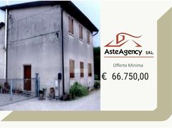 Casa Bi/Trifamiliare in Residenziale