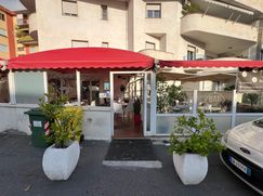 Attività/Licenza (con o senza mura) in Commerciale