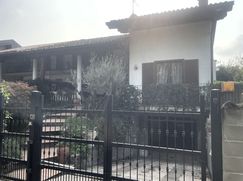 Casa Bi/Trifamiliare in Residenziale