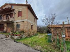 Casa Bi/Trifamiliare in Residenziale