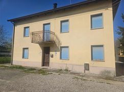 Casa Bi/Trifamiliare in Residenziale