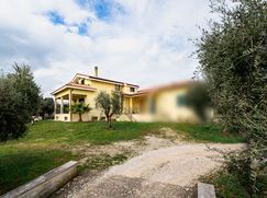 Casa Bi/Trifamiliare in Residenziale