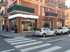 Negozio/Locale commerciale in Commerciale
