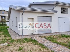 Casa Bi/Trifamiliare in Residenziale