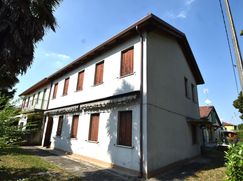 Casa Bi/Trifamiliare in Residenziale