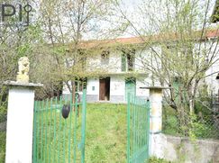 Casa Bi/Trifamiliare in Residenziale