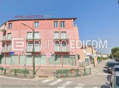 Negozio/Locale commerciale in Commerciale