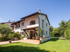 Casa Bi/Trifamiliare in Residenziale