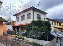 Casa Bi/Trifamiliare in Residenziale