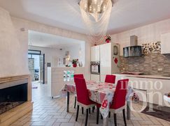 Casa Bi/Trifamiliare in Residenziale