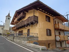Casa Bi/Trifamiliare in Residenziale
