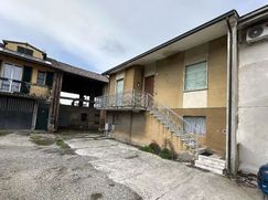 Casa Bi/Trifamiliare in Residenziale