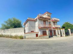 Casa Bi/Trifamiliare in Residenziale