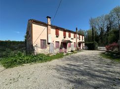 Casa Bi/Trifamiliare in Residenziale