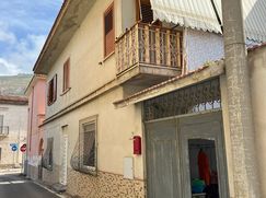 Casa Bi/Trifamiliare in Residenziale