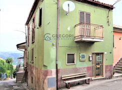 Casa Bi/Trifamiliare in Residenziale