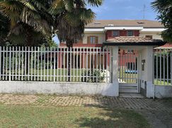 Casa Bi/Trifamiliare in Residenziale