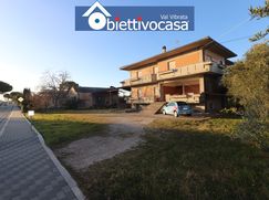 Casa Bi/Trifamiliare in Residenziale