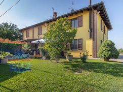 Casa Bi/Trifamiliare in Residenziale